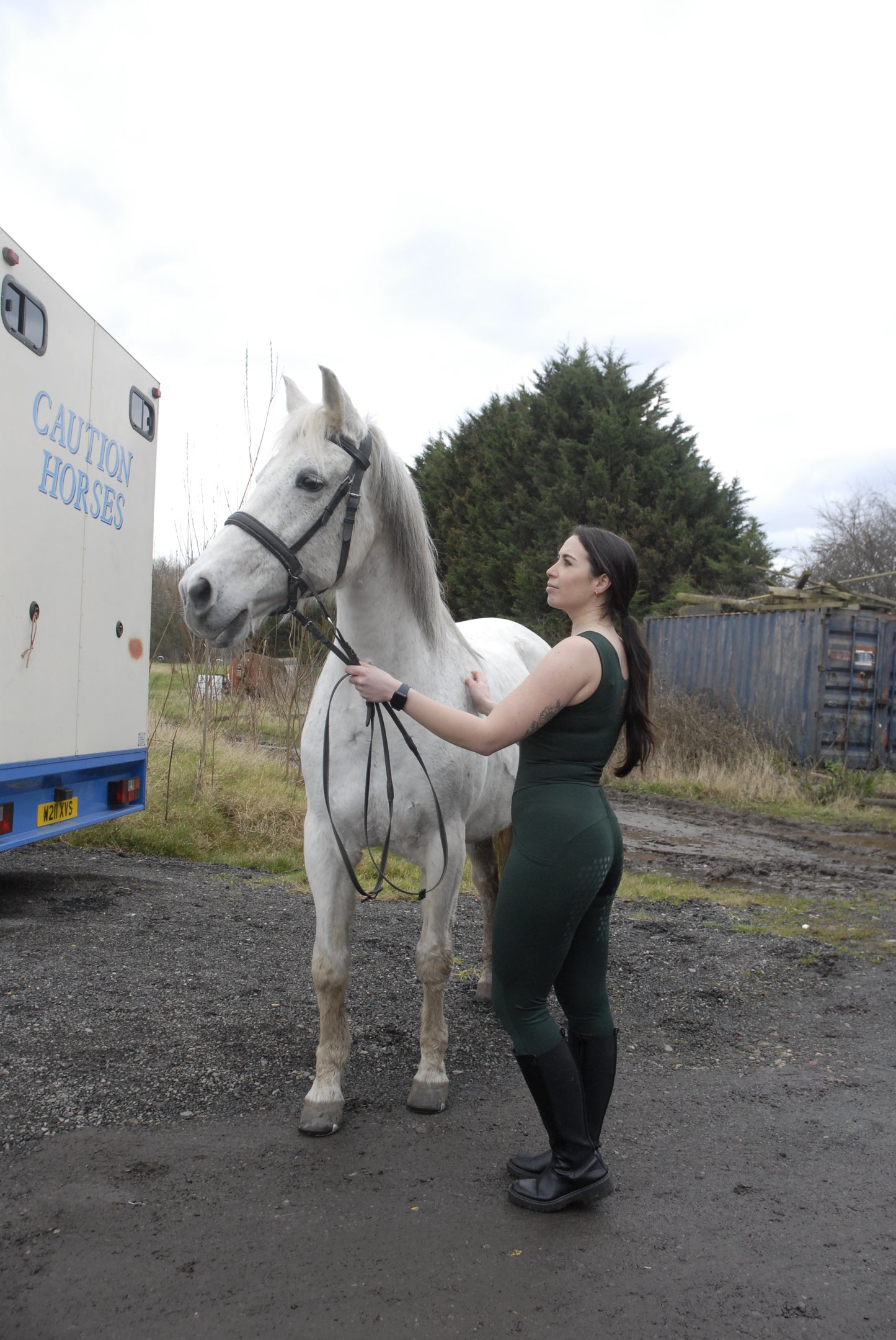 Jumpsuit (with half-seat grip)